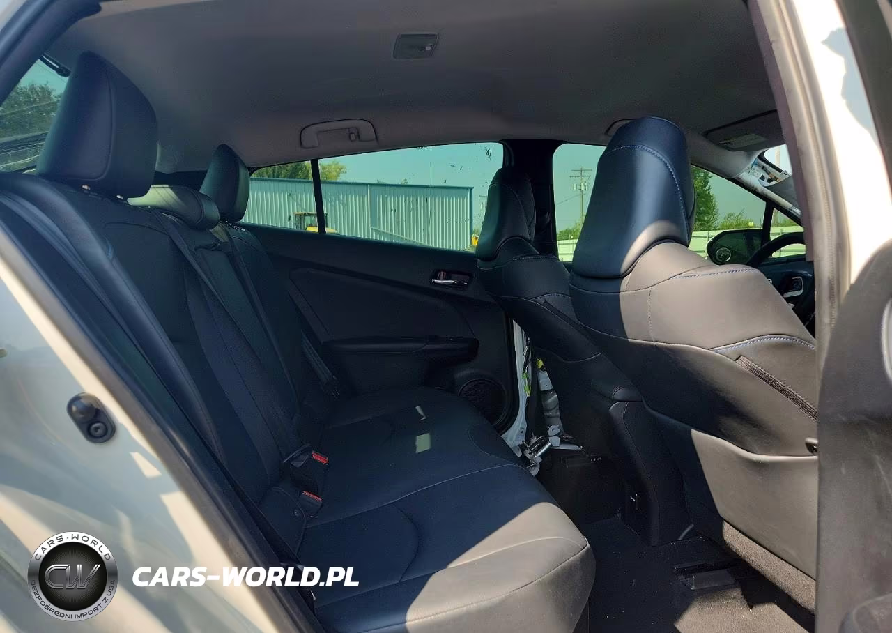 2017 Toyota Prius Three Touring VIN:JTDKARFU5H3537901 - 10
