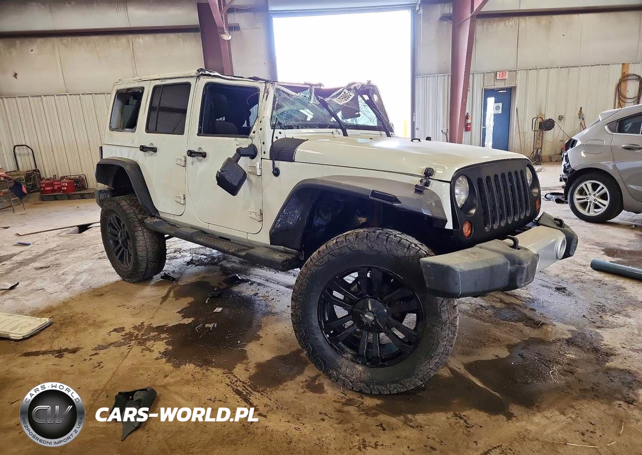 2012 Jeep Wrangler Unlimited Sahara VIN:1C4BJWEG5CL112813 - 4