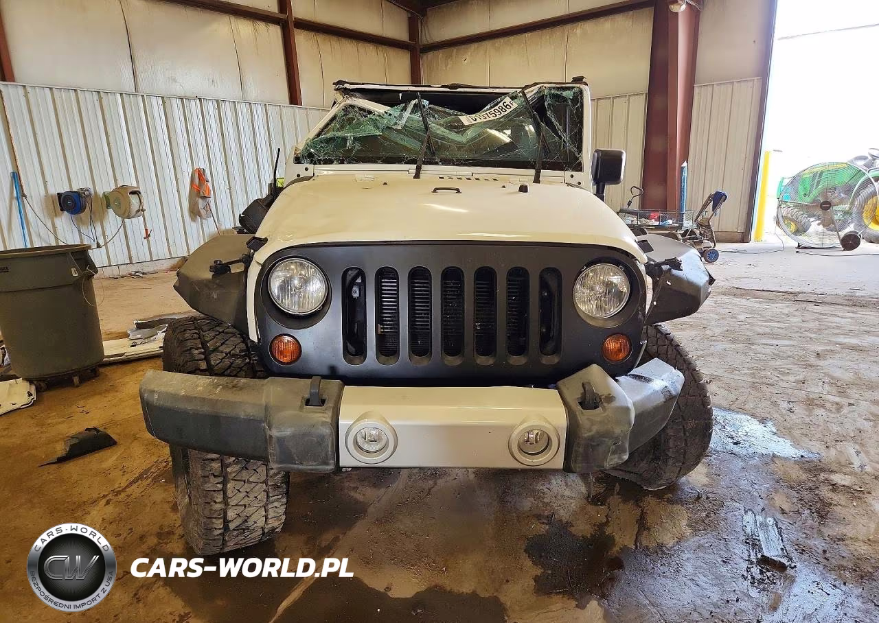 2012 Jeep Wrangler Unlimited Sahara VIN:1C4BJWEG5CL112813 - 5