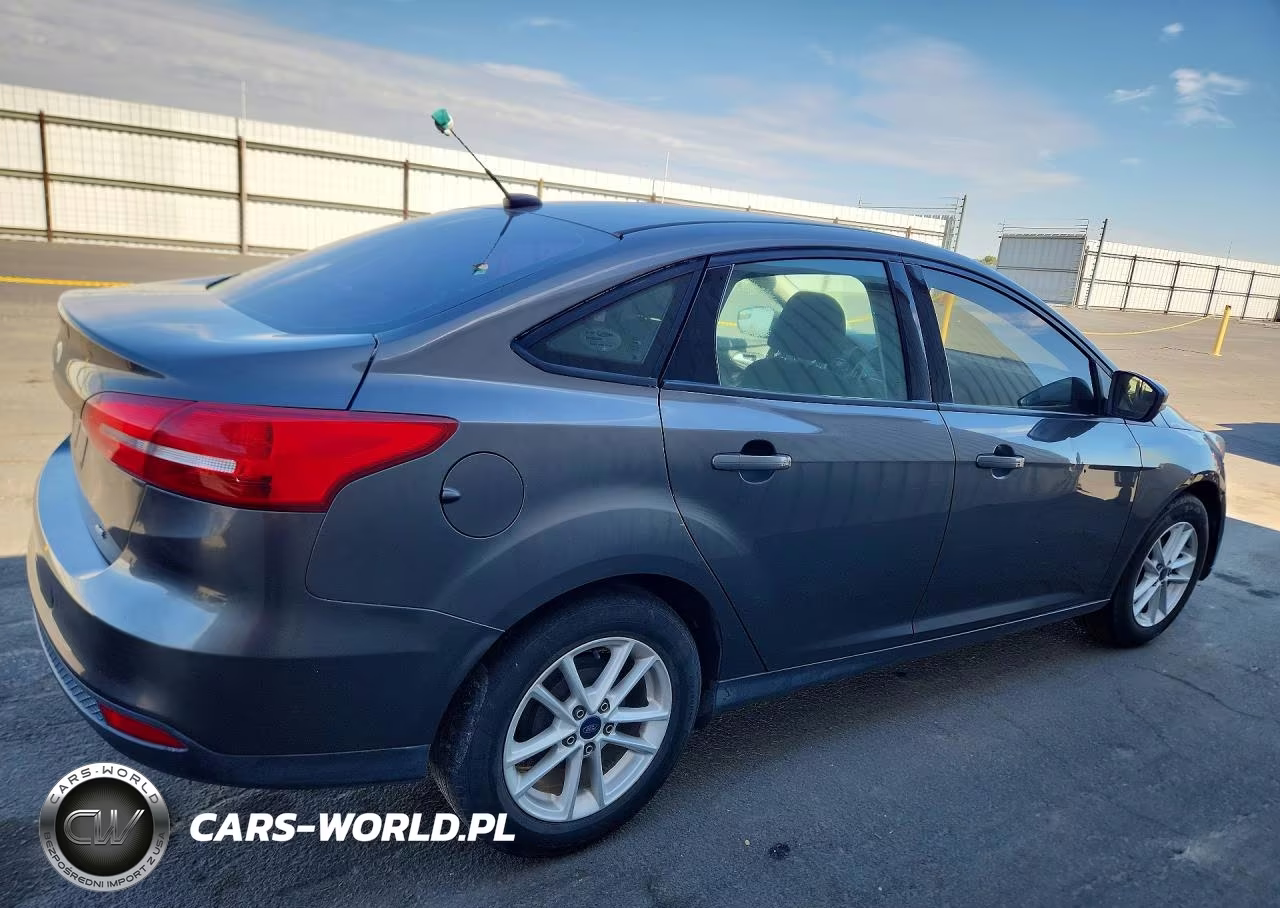 2016 Ford Focus Se VIN:1FADP3F21GL263197 - 3