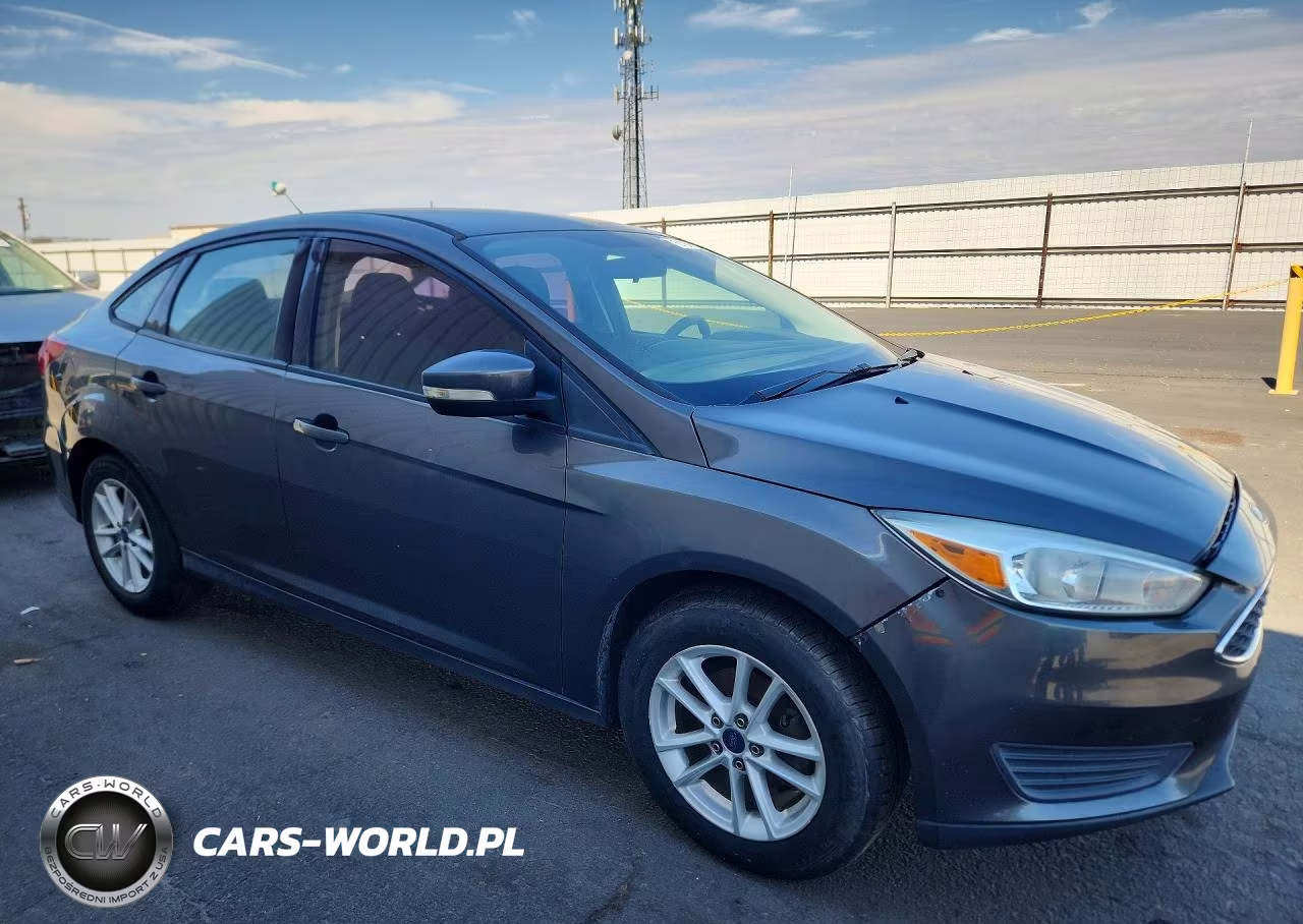 2016 Ford Focus Se VIN:1FADP3F21GL263197 - 4