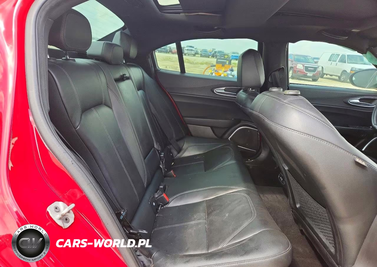 2023 Alfa Romeo Giulia Sprint VIN:ZARFAMAN1P7670527 - 10