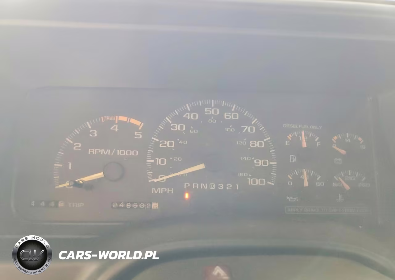 1999 Chevrolet Suburban K2500 VIN:3GNGK26F7XG106751 - 9