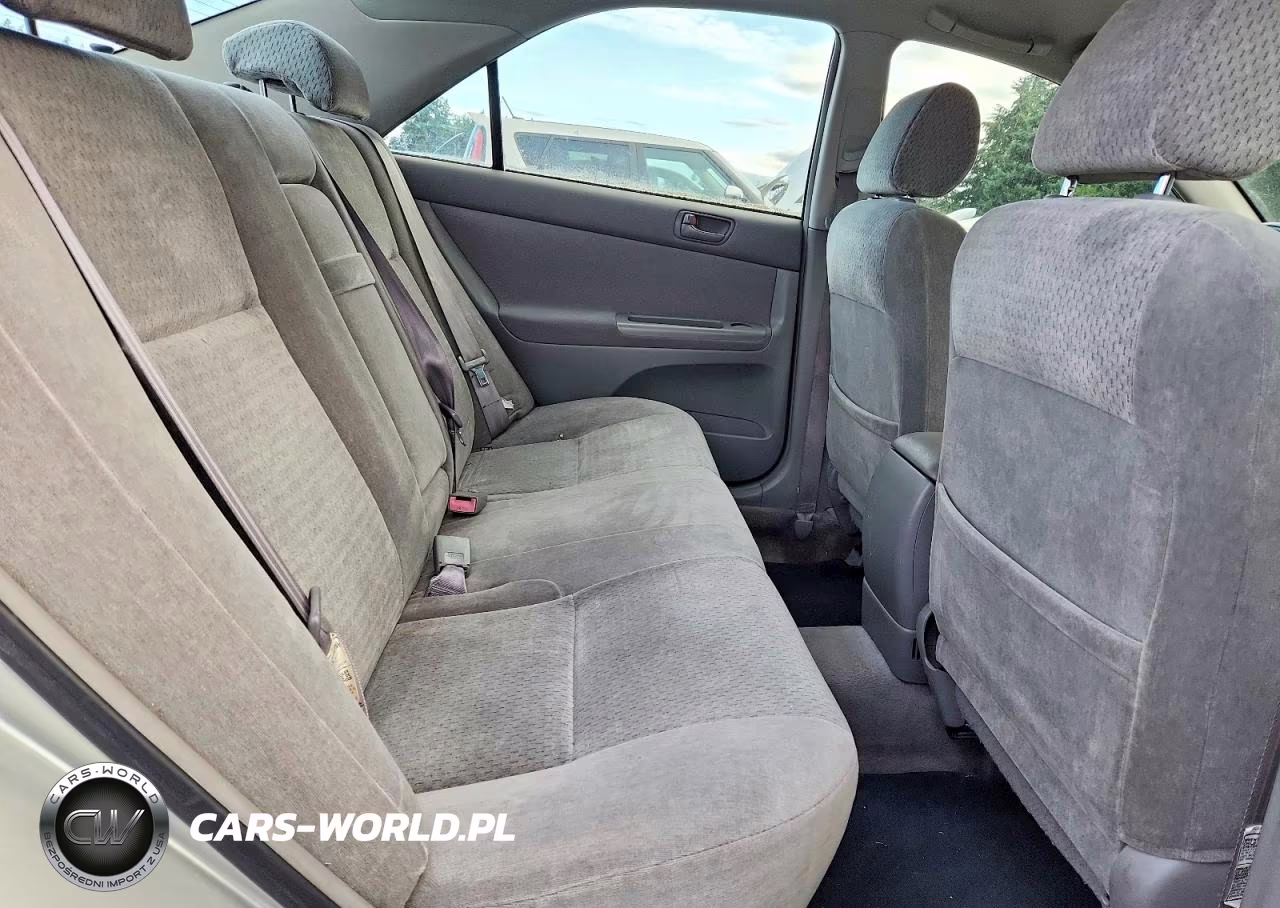 2002 Toyota Camry Le VIN:JTDBE32K420052504 - 10