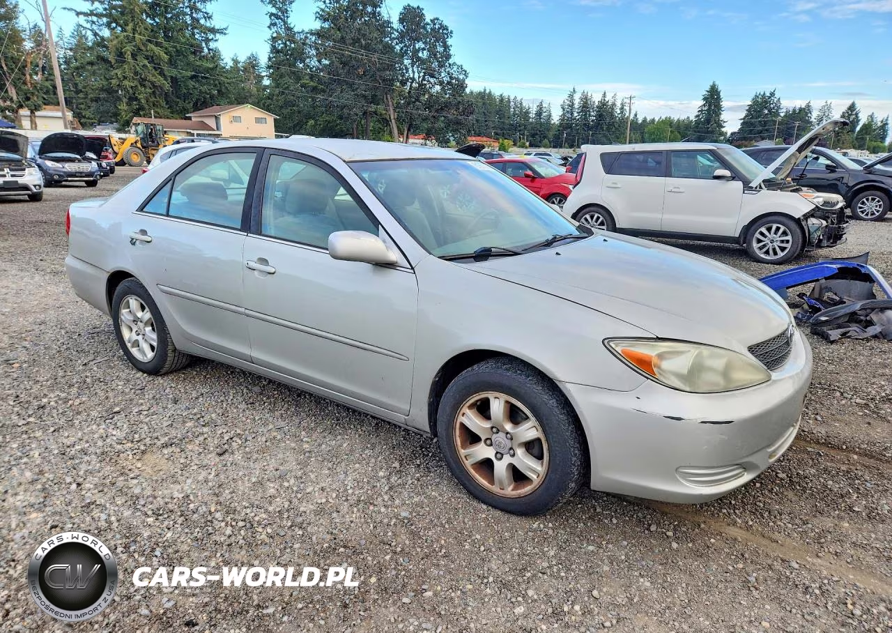 2002 Toyota Camry Le VIN:JTDBE32K420052504 - 4