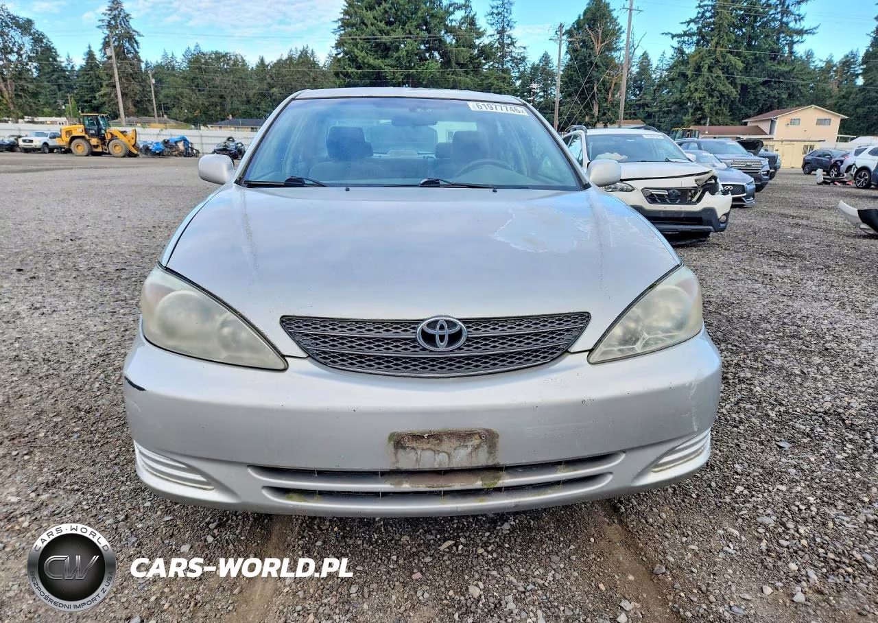 2002 Toyota Camry Le VIN:JTDBE32K420052504 - 5