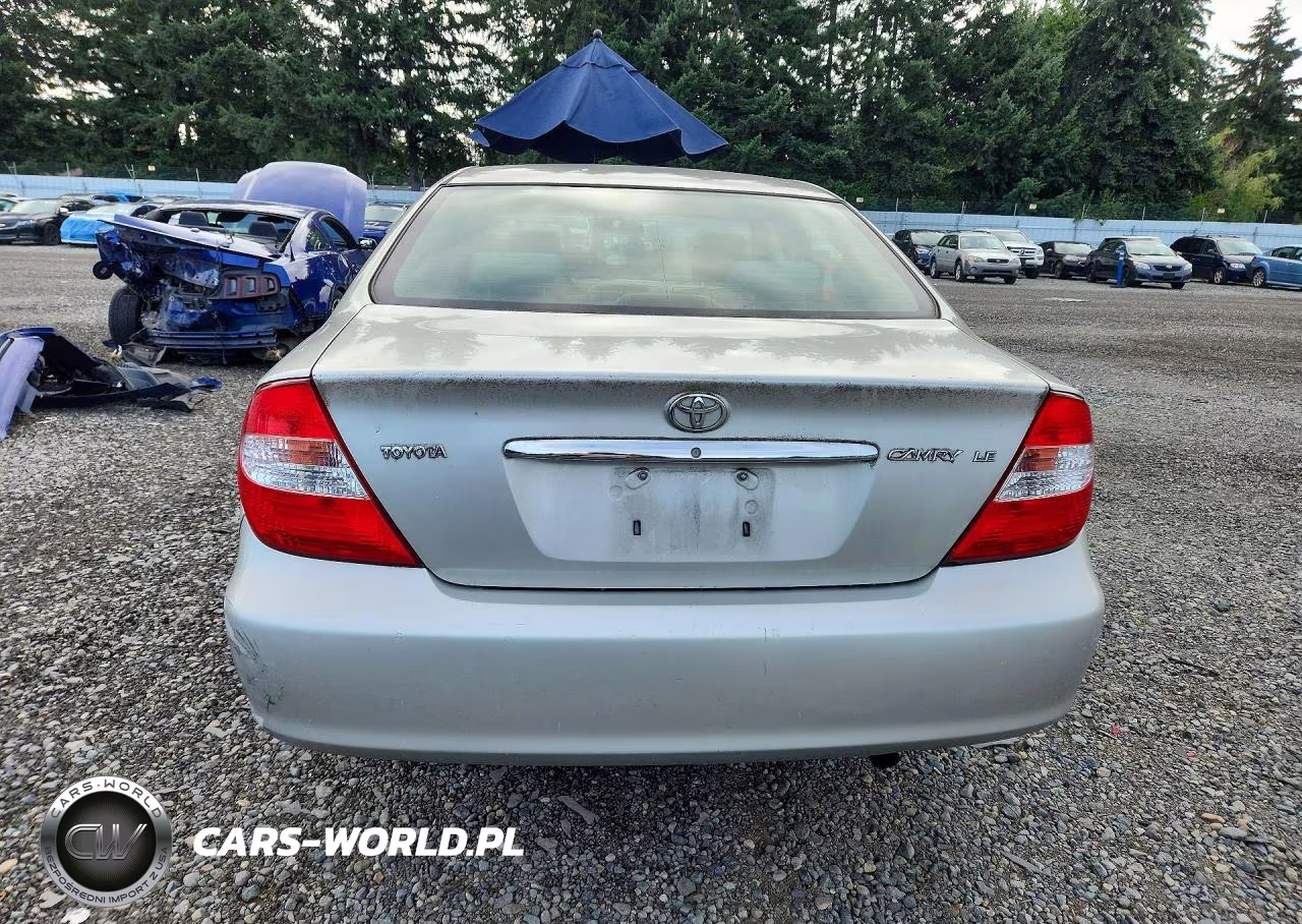 2002 Toyota Camry Le VIN:JTDBE32K420052504 - 6