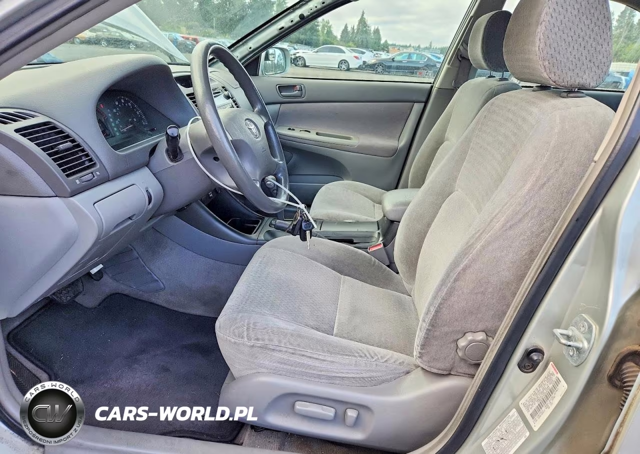 2002 Toyota Camry Le VIN:JTDBE32K420052504 - 7