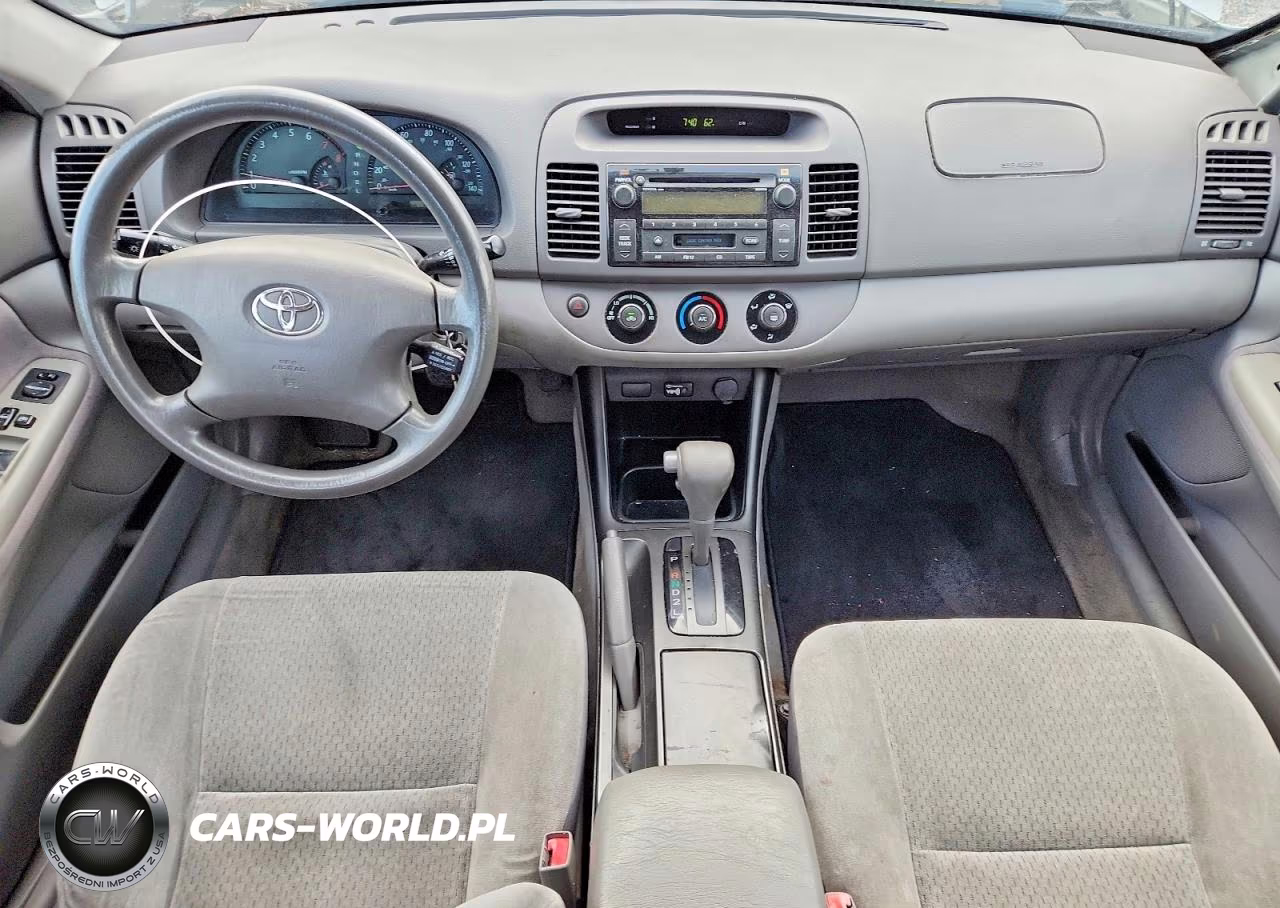 2002 Toyota Camry Le VIN:JTDBE32K420052504 - 8