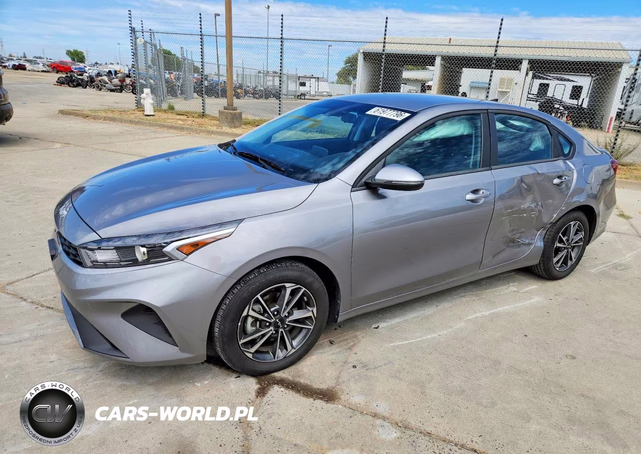 2024 Kia Forte Lxs – zdjęcie 1 z 12