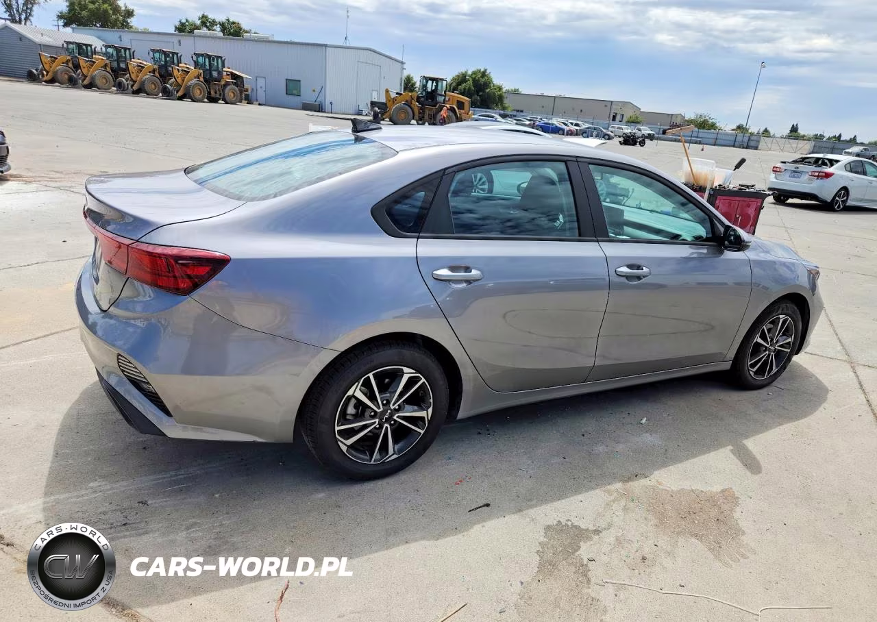 2024 Kia Forte Lxs VIN:3KPF24AD3RE827072 - 3