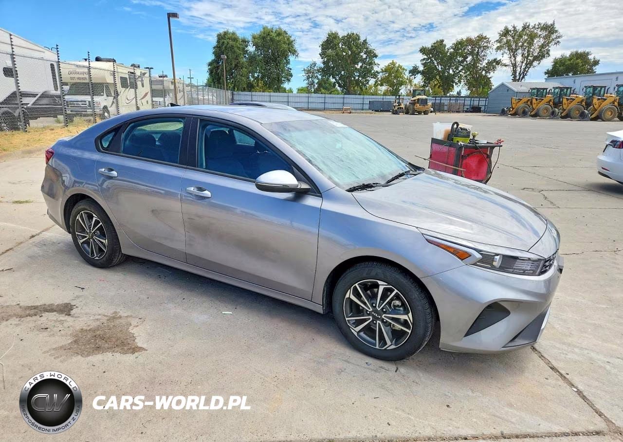 2024 Kia Forte Lxs VIN:3KPF24AD3RE827072 - 4