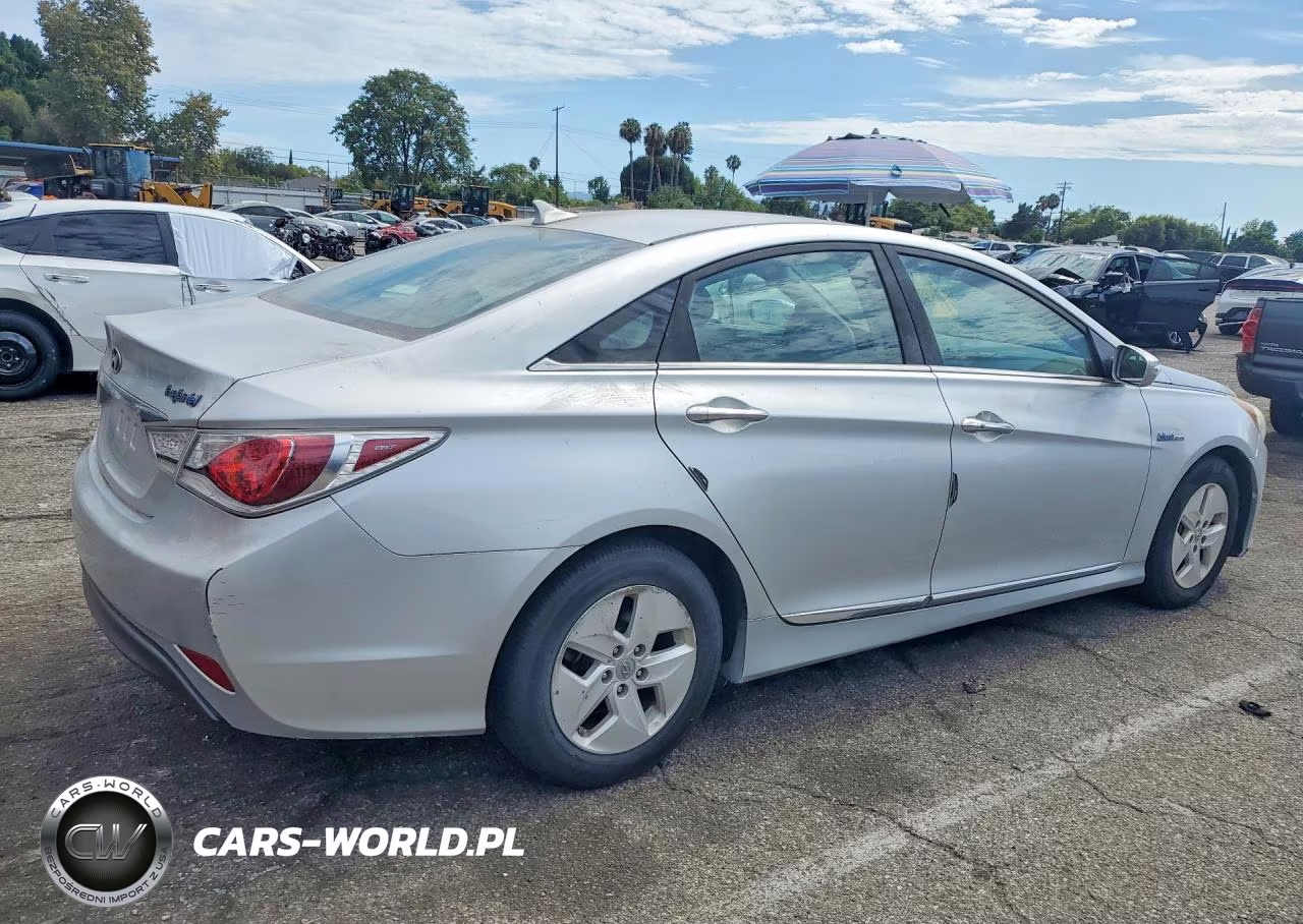 2011 Hyundai Sonata Hybrid VIN:KMHEC4A47BA000852 - 3