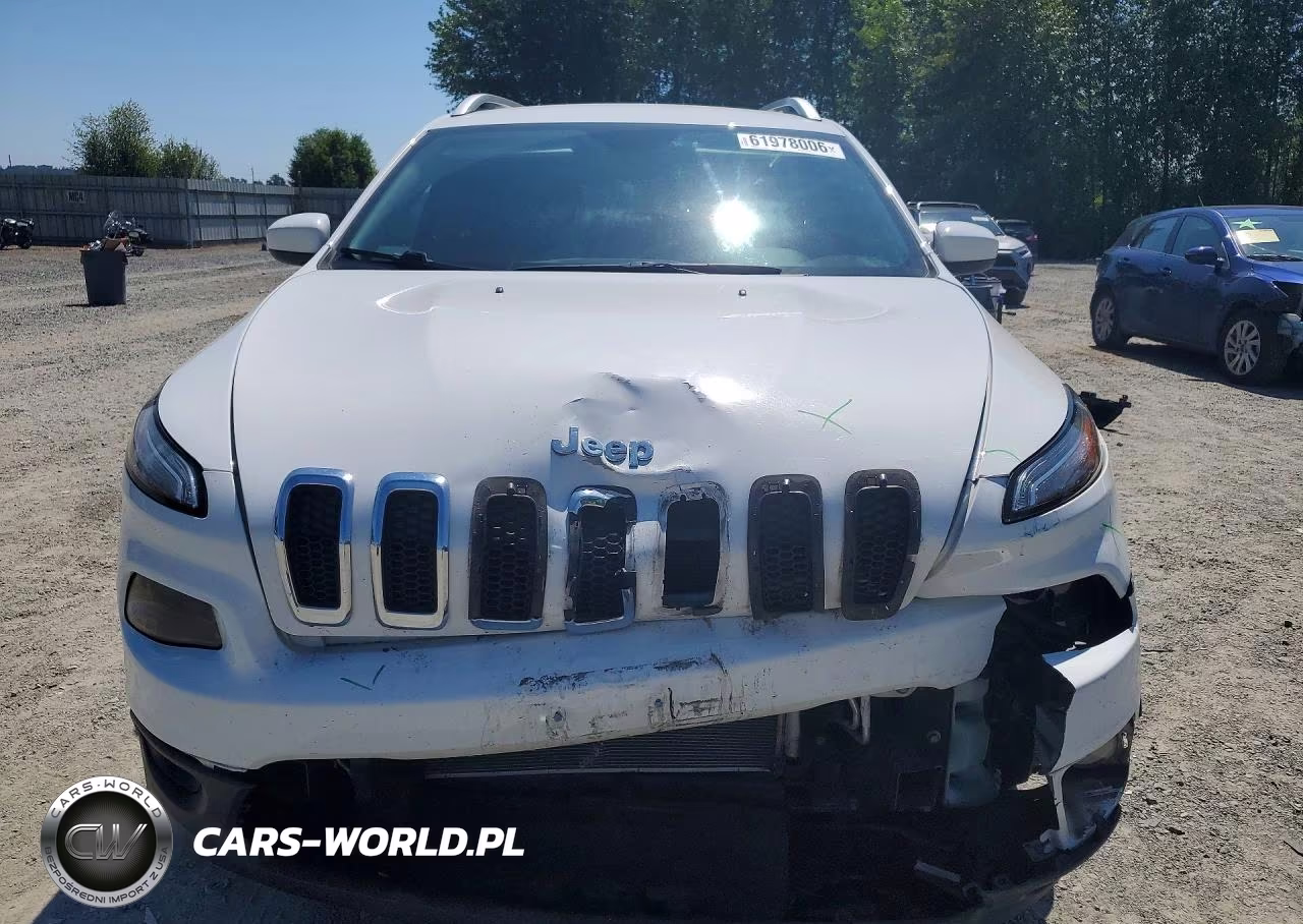 2018 Jeep Cherokee Latitude VIN:1C4PJLCB8JD552205 - 5