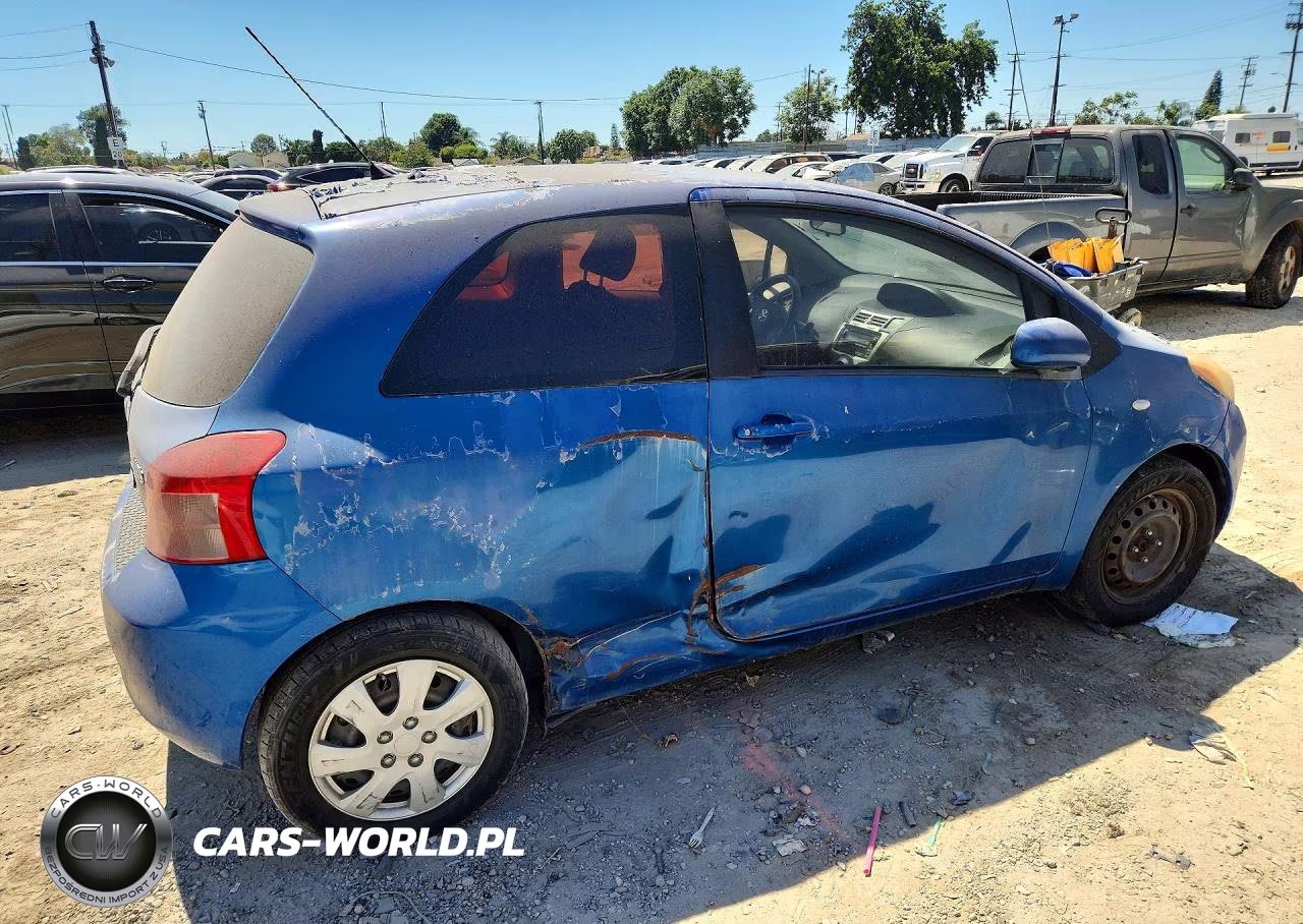2008 Toyota Yaris Base VIN:JTDJT923X85158223 - 3