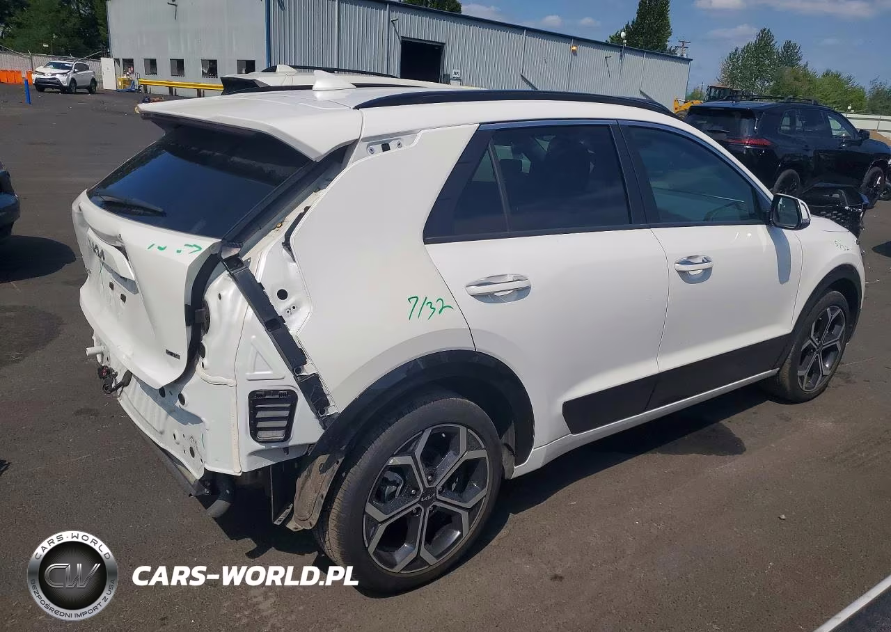 2025 Kia Niro Sx Touring VIN:KNDCT3LE6S5272457 - 3