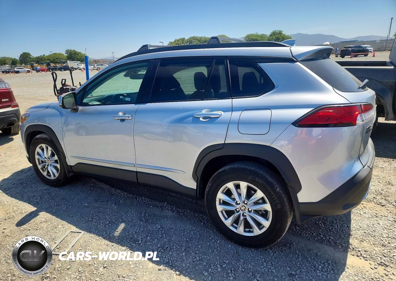 2022 Toyota Corolla Cross Le VIN:7MUCAABGXNV005176 - 2