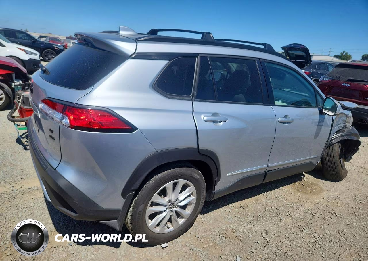 2022 Toyota Corolla Cross Le VIN:7MUCAABGXNV005176 - 3