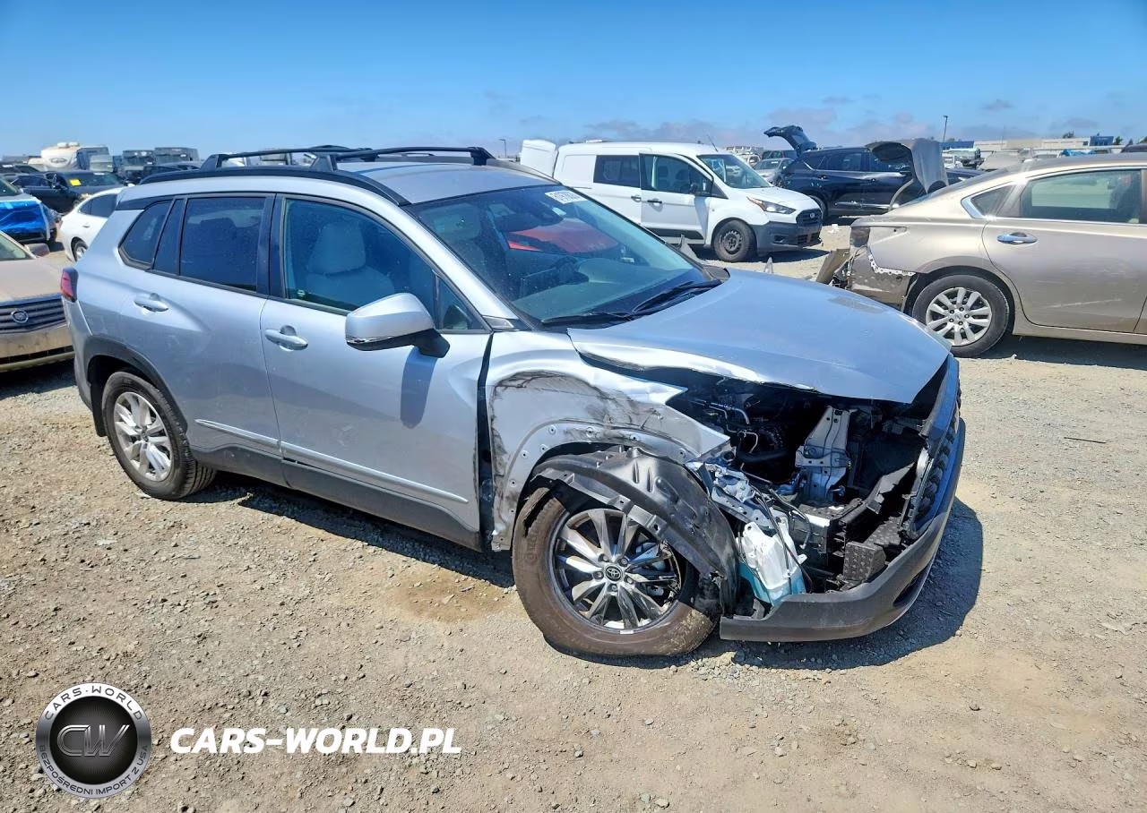 2022 Toyota Corolla Cross Le VIN:7MUCAABGXNV005176 - 4