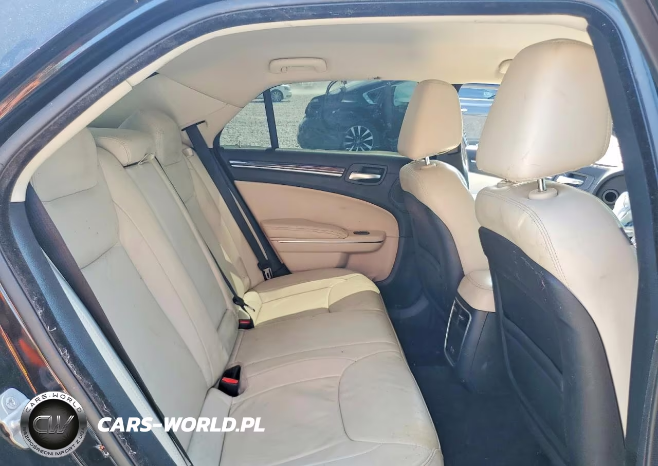 2015 Chrysler 300 Limited VIN:2C3CCAAG3FH760258 - 10