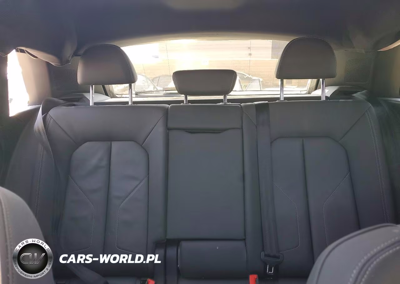 2020 Audi Q3 Premium Plus S-Line VIN:WA1EECF34L1037460 - 10