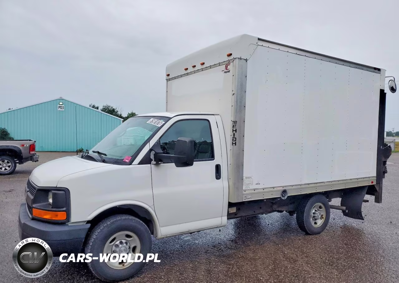 2015 Chevrolet Express Box Truck