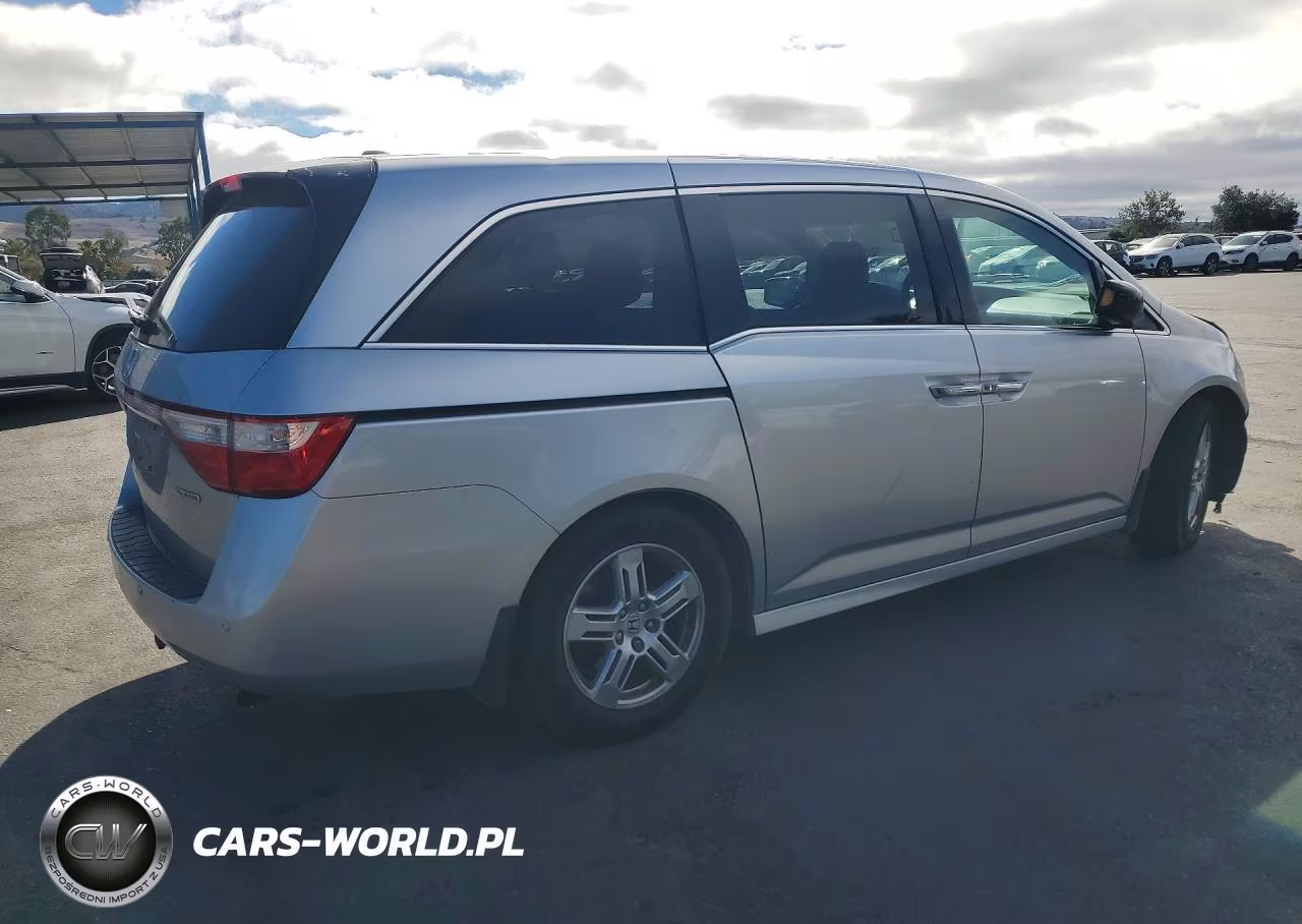 2011 Honda Odyssey Touring VIN:5FNRL5H97BB087558 - 3