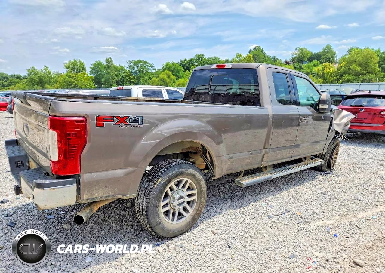 2018 Ford F250 Super Duty VIN:1FT7X2B63JEC38002 - 3