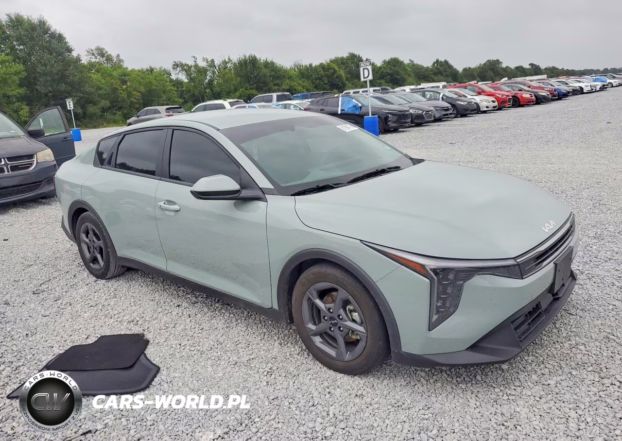 2025 Kia K4 Lxs VIN:3KPFT4DE3SE100425 - 4
