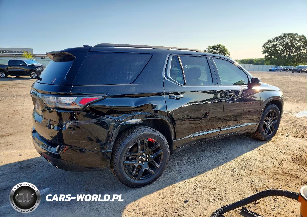 2021 Chevrolet Traverse Premier VIN:1GNEVKKW9MJ104465 - 3