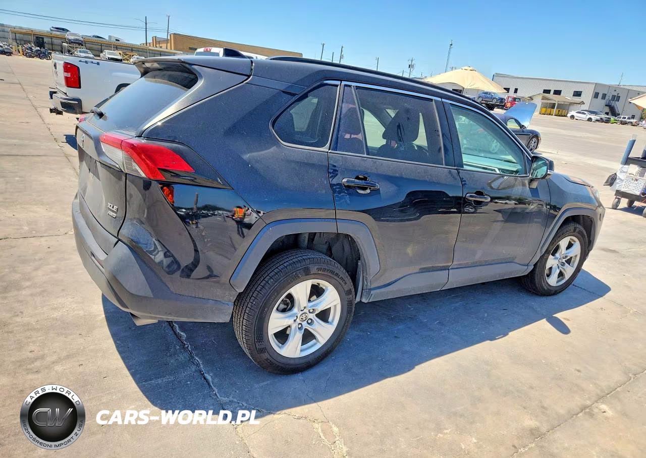 2021 Toyota Rav4 Xle VIN:2T3P1RFV3MW212380 - 3