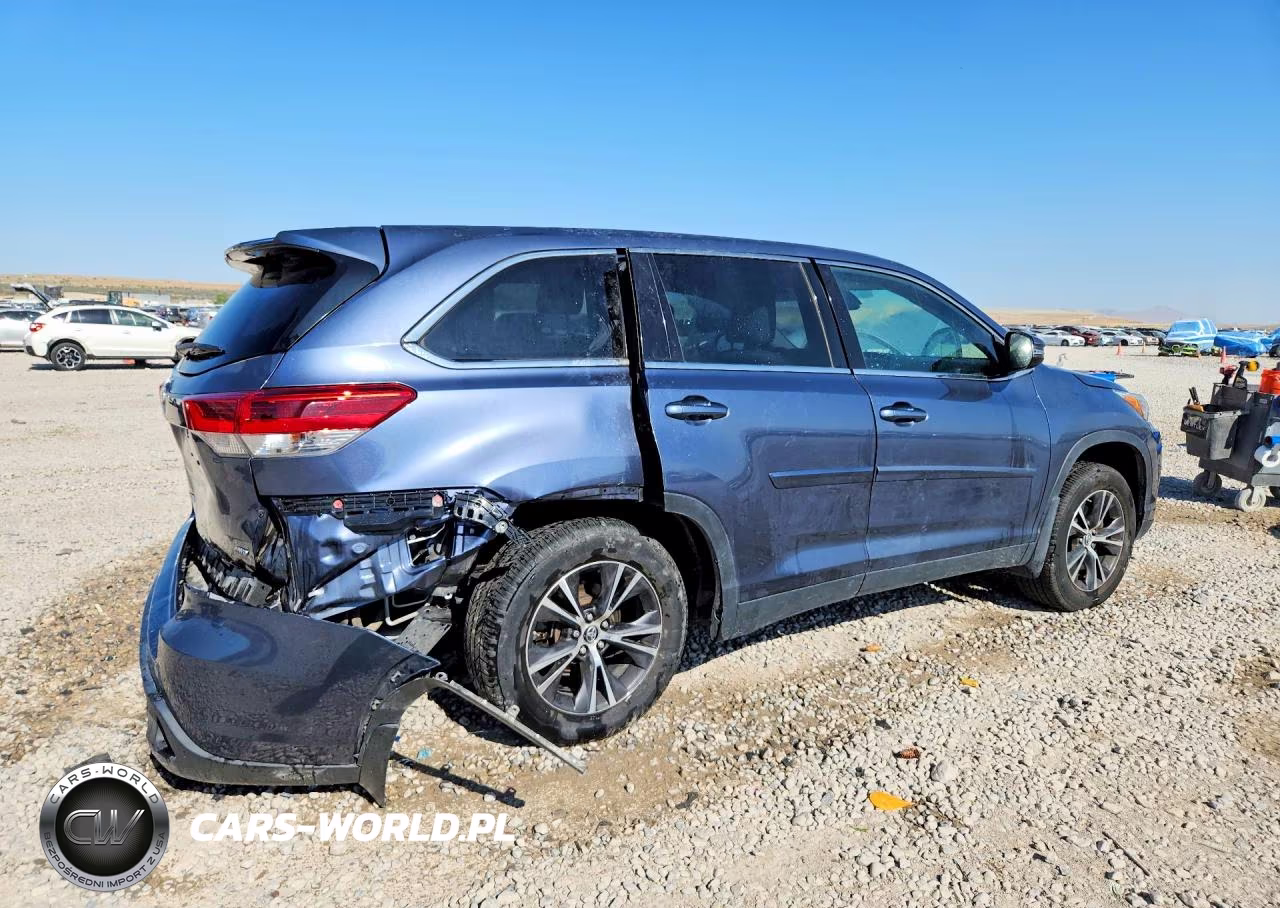 2019 Toyota Highlander Le VIN:5TDBZRFH6KS962495 - 3