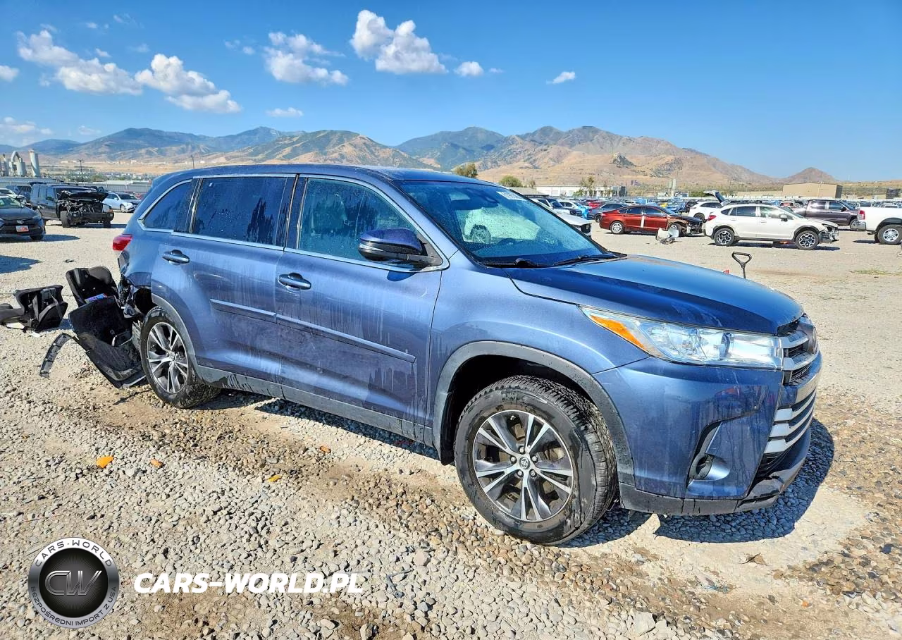 2019 Toyota Highlander Le VIN:5TDBZRFH6KS962495 - 4