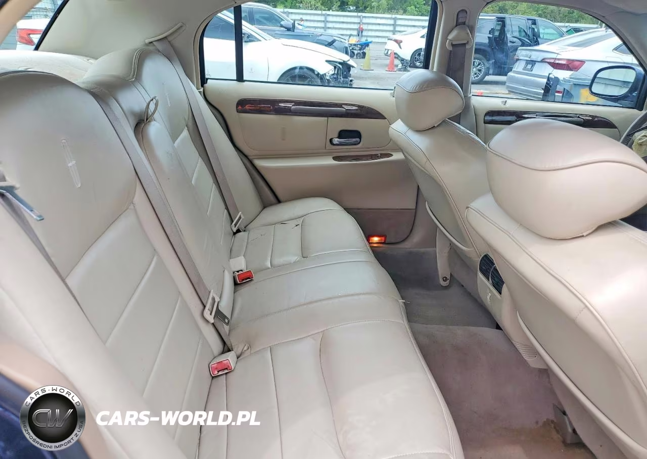 2002 Lincoln Town Car Executive VIN:1LNHM81W22Y666396 - 10
