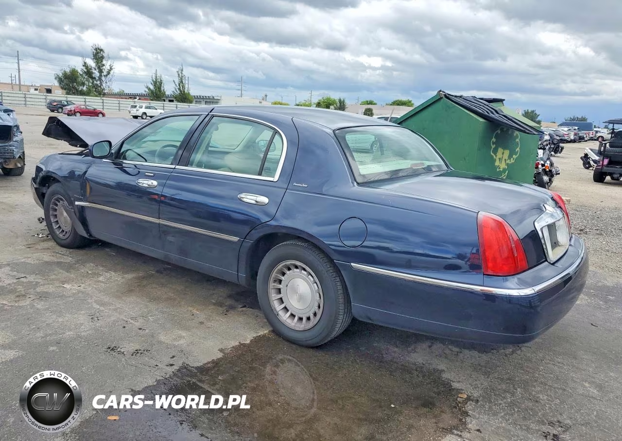 2002 Lincoln Town Car Executive VIN:1LNHM81W22Y666396 - 2