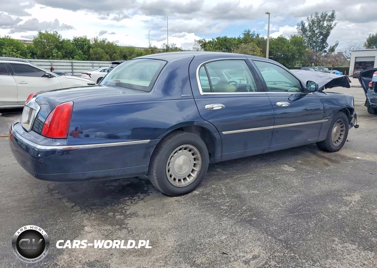 2002 Lincoln Town Car Executive VIN:1LNHM81W22Y666396 - 3