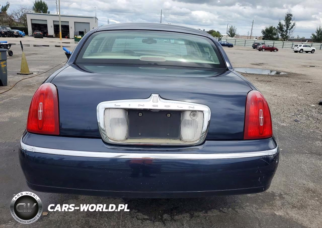 2002 Lincoln Town Car Executive VIN:1LNHM81W22Y666396 - 6