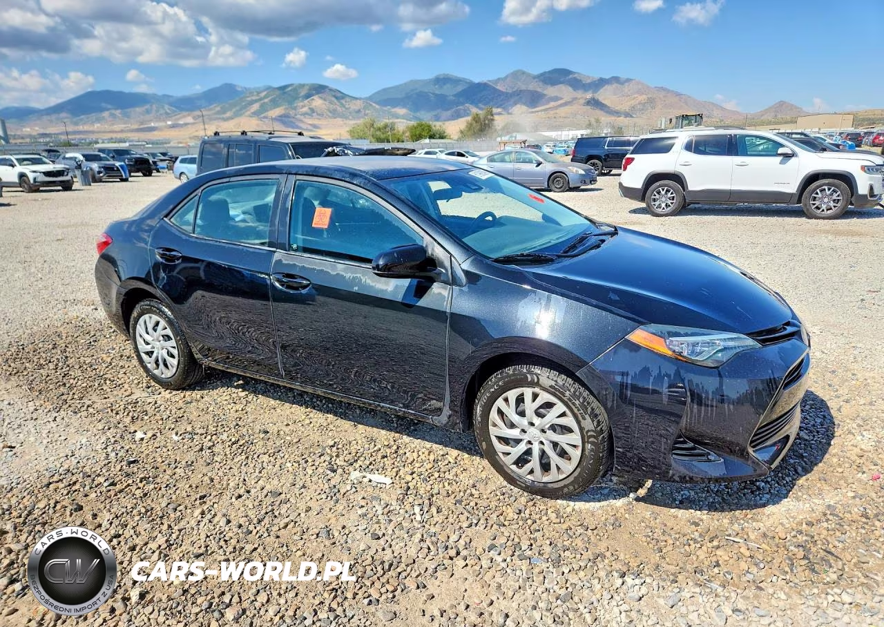 2017 Toyota Corolla Le VIN:5YFBURHE8HP706393 - 4