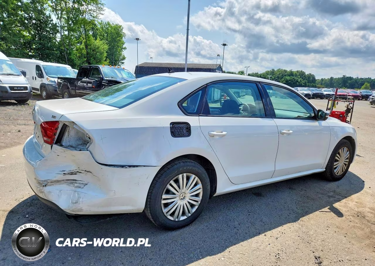 2015 Volkswagen Passat S VIN:1VWAT7A36FC017189 - 3