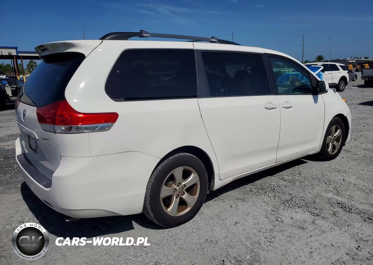 2014 Toyota Sienna Le VIN:5TDKK3DC2ES479762 - 3