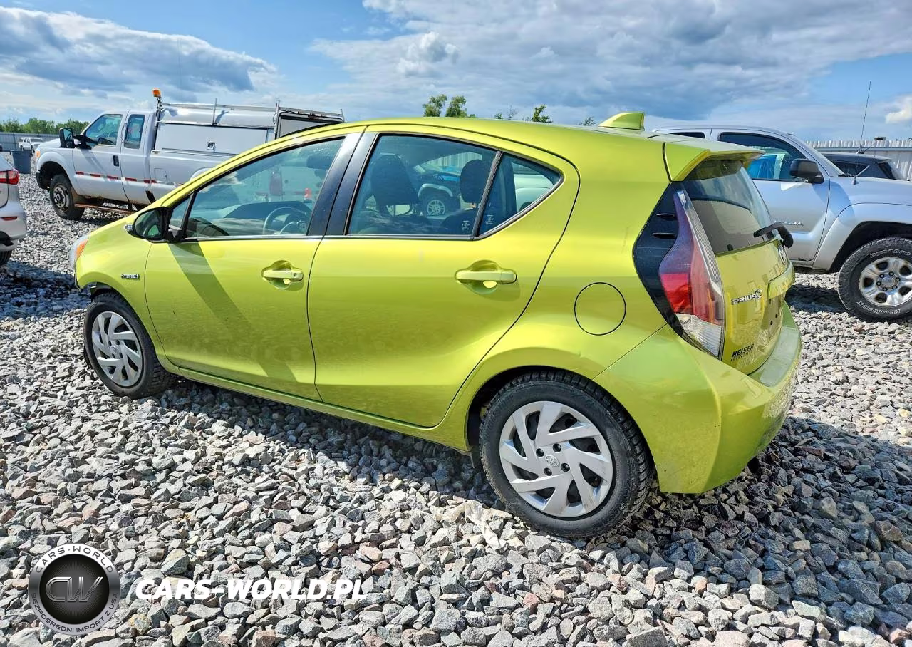 2015 Toyota Prius C Three VIN:JTDKDTB36F1087413 - 2