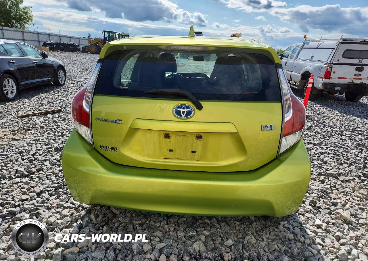 2015 Toyota Prius C Three VIN:JTDKDTB36F1087413 - 6