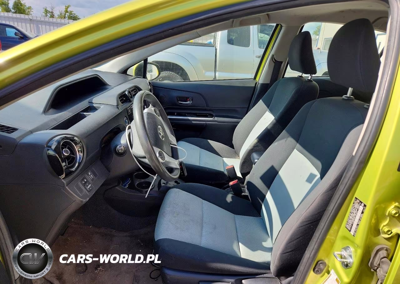 2015 Toyota Prius C Three VIN:JTDKDTB36F1087413 - 7