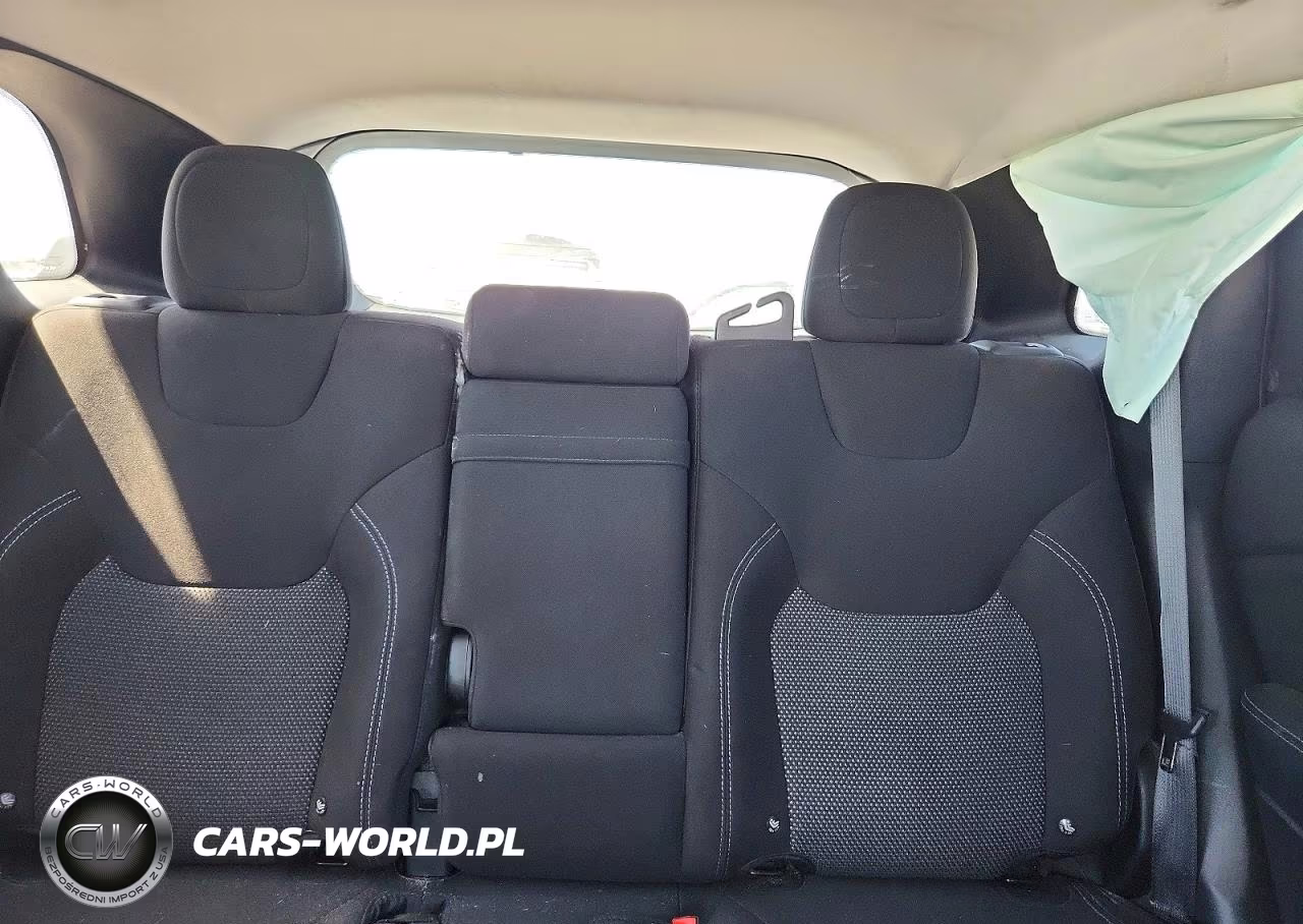 2019 Jeep Cherokee Latitude VIN:1C4PJLCX5KD143706 - 10