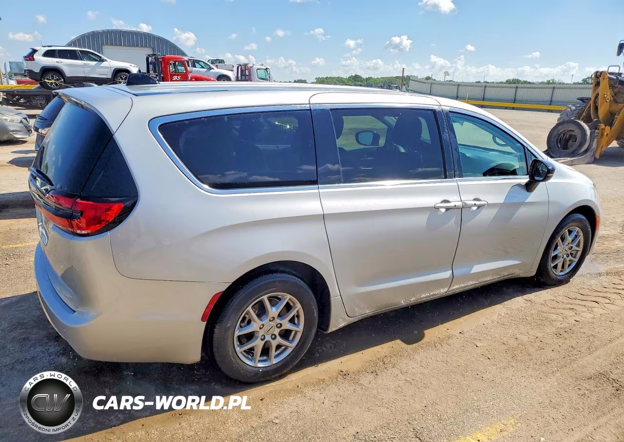 2024 Chrysler Pacifica Touring L VIN:2C4RC1BG2RR129570 - 3