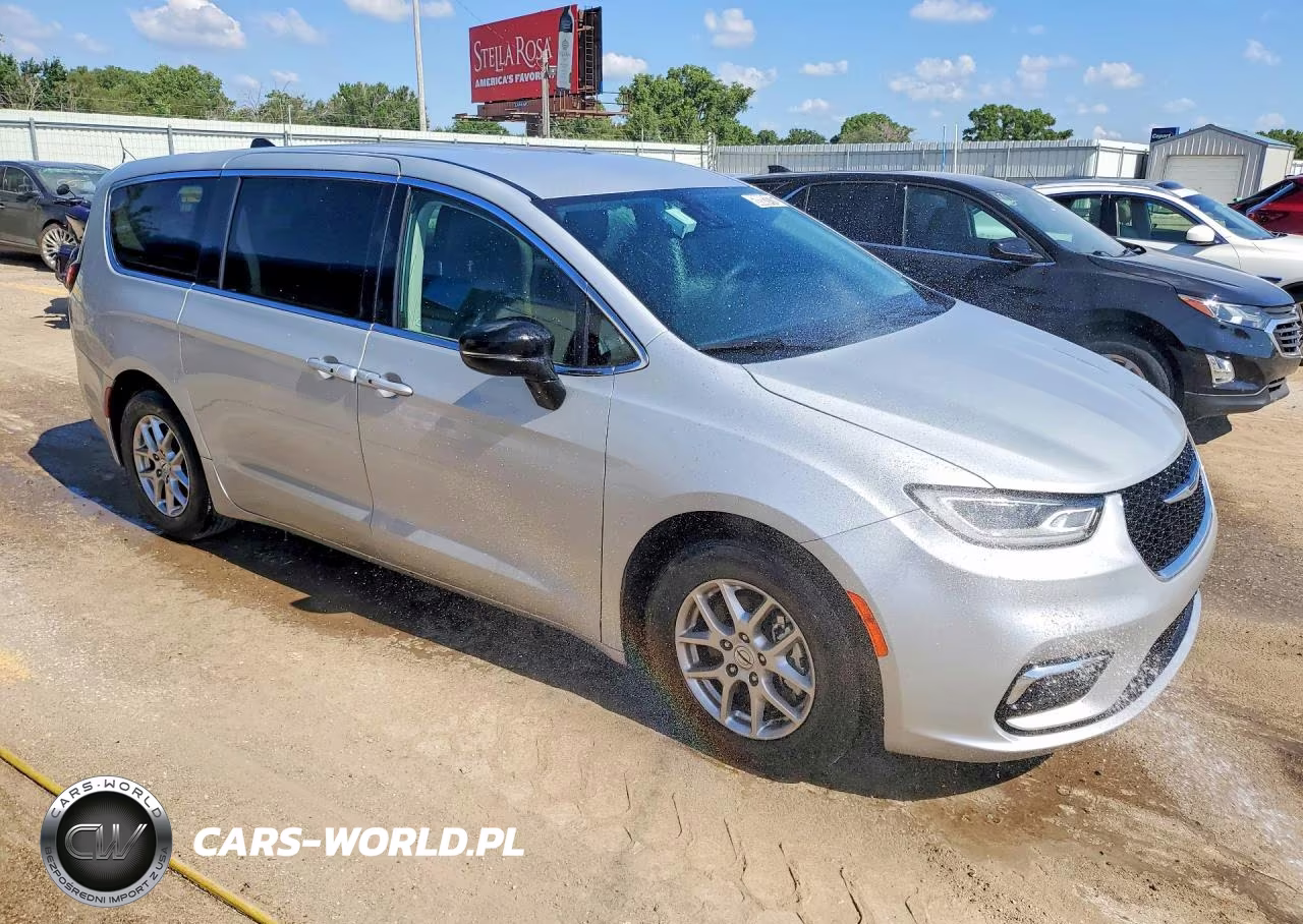 2024 Chrysler Pacifica Touring L VIN:2C4RC1BG2RR129570 - 4