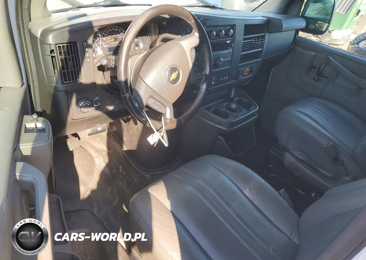 2021 Chevrolet Express 2500 Utility - Service Van VIN:1GCWGAFP4M1175481 - 8