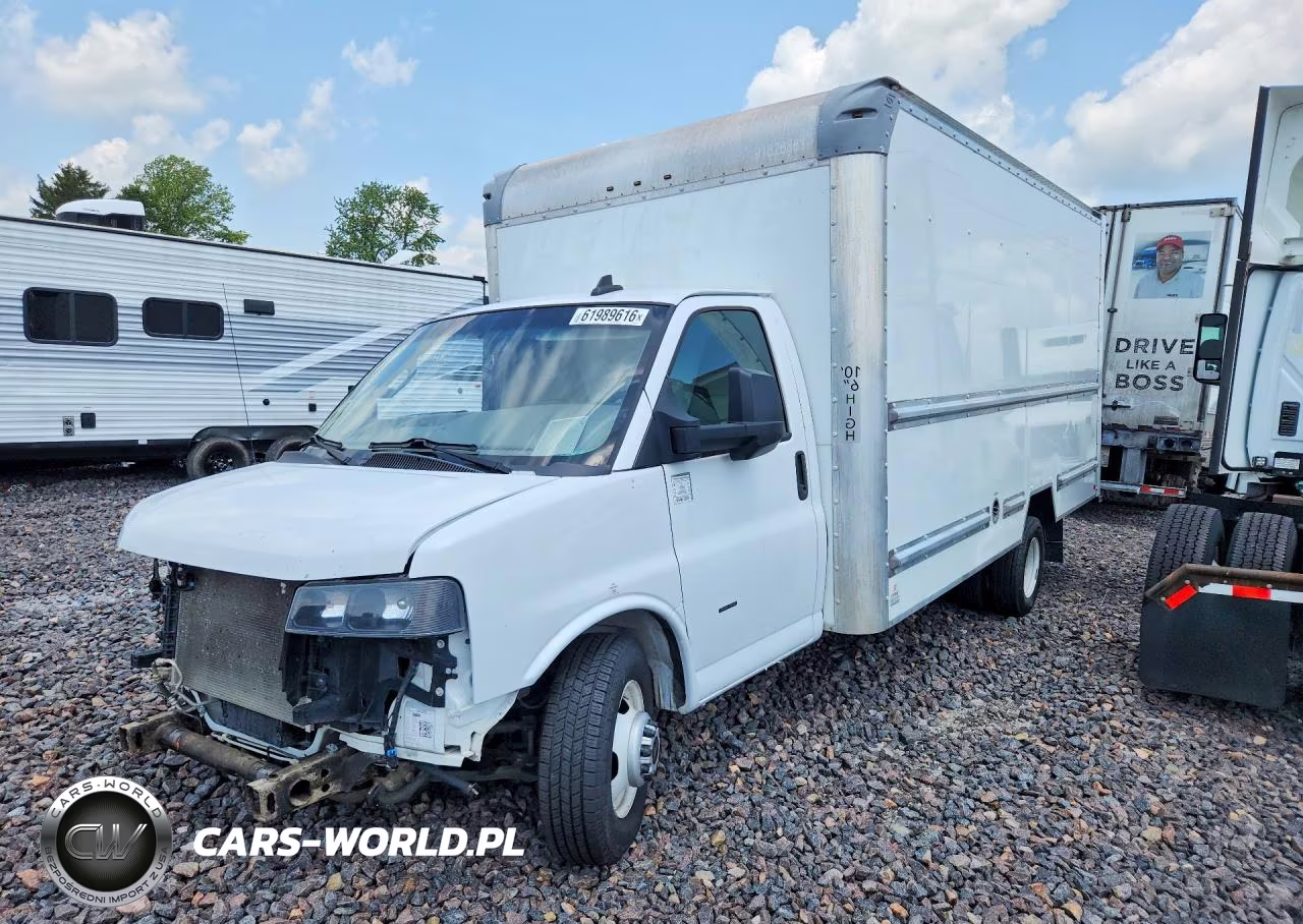 2022 GMC Savana Box Truck