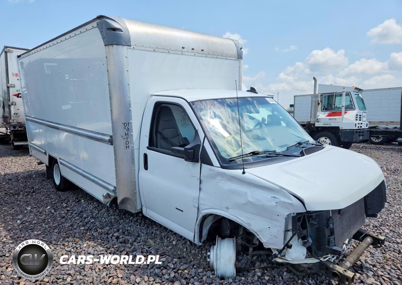 2022 GMC Savana Box Truck VIN:7GZ37TC71NN007927 - 4