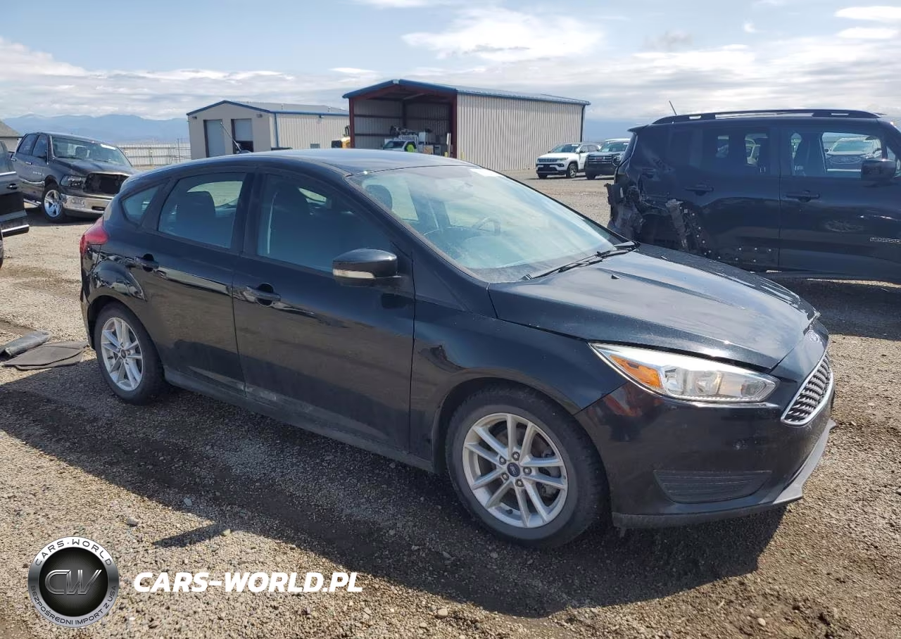 2015 Ford Focus Se VIN:1FADP3K22FL327154 - 4
